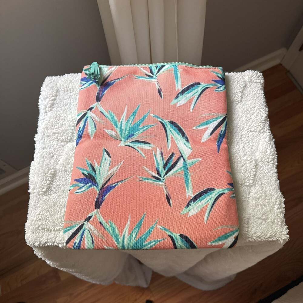 3/$20 Rachel Pally Pink & Turquoise Tropical Reversible Clutch zipper handbag - Picture 2 of 8